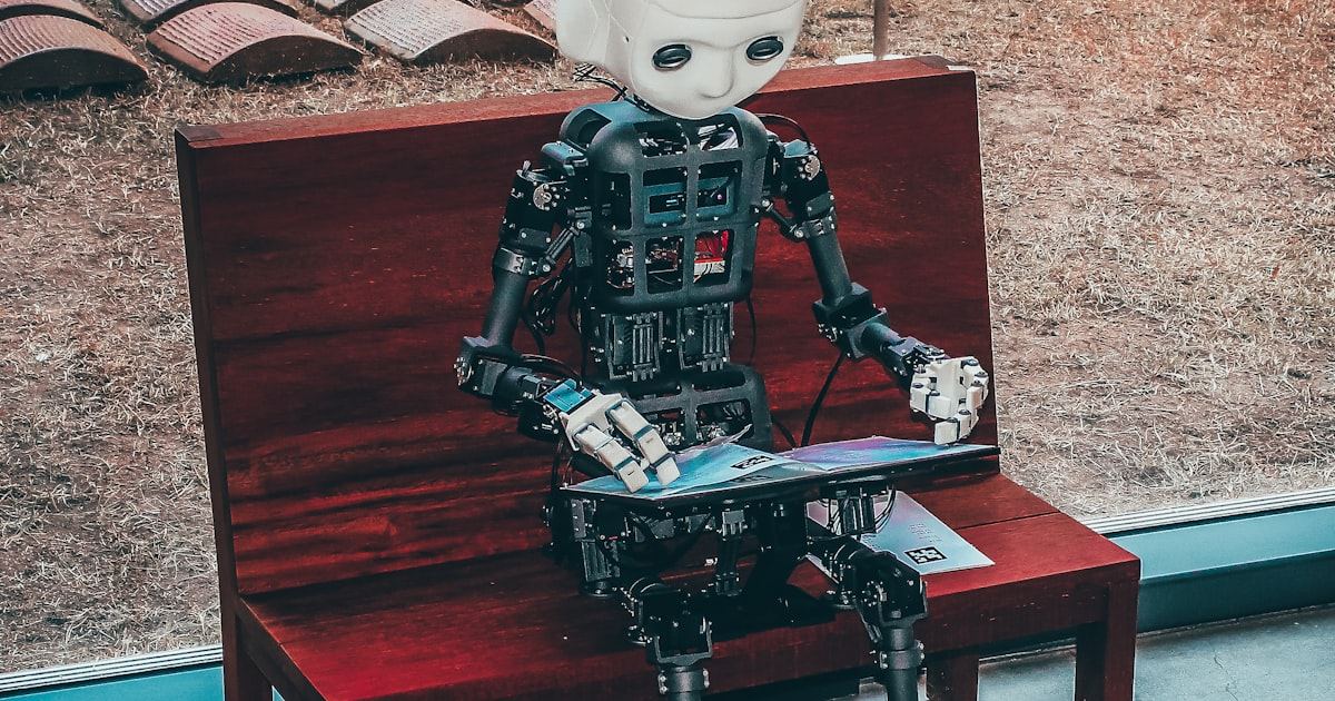 Emerging Technologies That Will Shape Business in the Next Decade — AI Systems & Solutions article by Emirates ITS